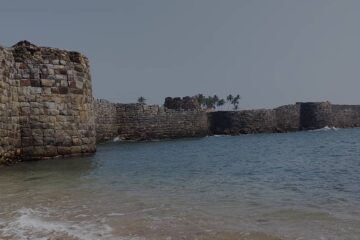 sindhudurg fort information in marathi